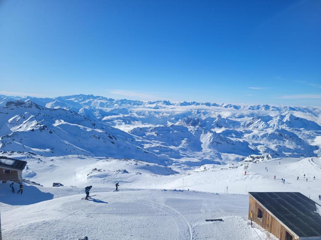 Vue depuis les appartements sur les montagnes
